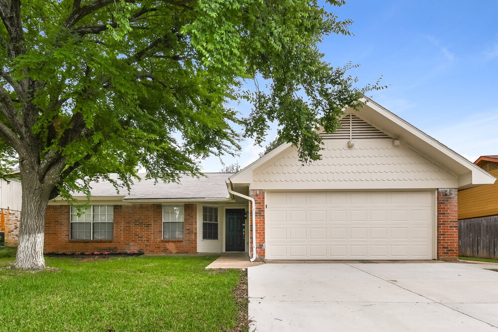 2608 Forest Ridge Ct in Arlington, TX - Building Photo