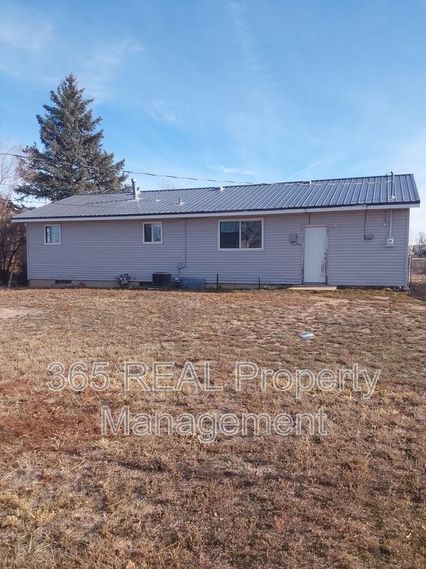 803 4th St in Pierce, CO - Building Photo - Building Photo