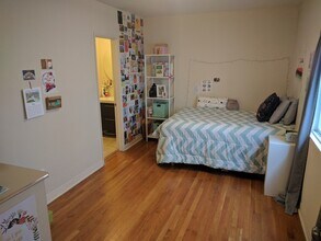 10867 Kling St in North Hollywood, CA - Building Photo - Building Photo