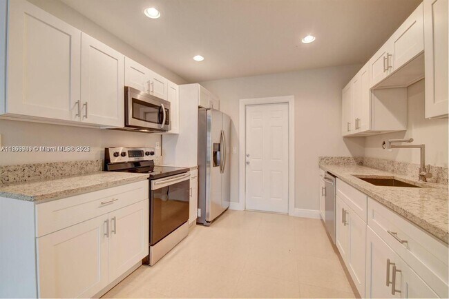 2203 NE 3rd Ave in Delray Beach, FL - Building Photo - Building Photo