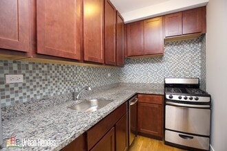 556 W Arlington Pl, Unit A07C in Chicago, IL - Building Photo - Building Photo