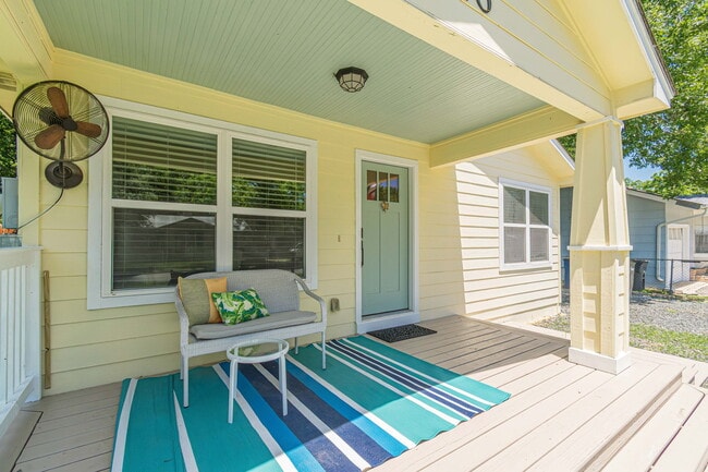 property at 910 N Liberty Ave