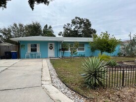 1833 Lombardy Dr, Unit Clearwater Oasis in Clearwater, FL - Building Photo