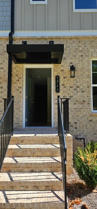 1240 Ainsworth Alley in Sugar Hill, GA - Building Photo