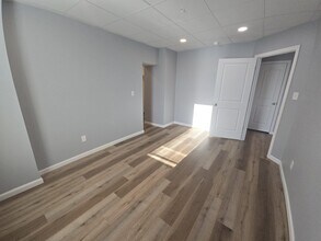 74 W Main St-Unit -2 in Walden, NY - Building Photo - Building Photo