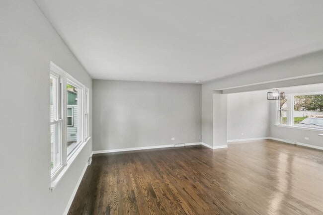 4737 Belmont Rd in Downers Grove, IL - Building Photo - Building Photo