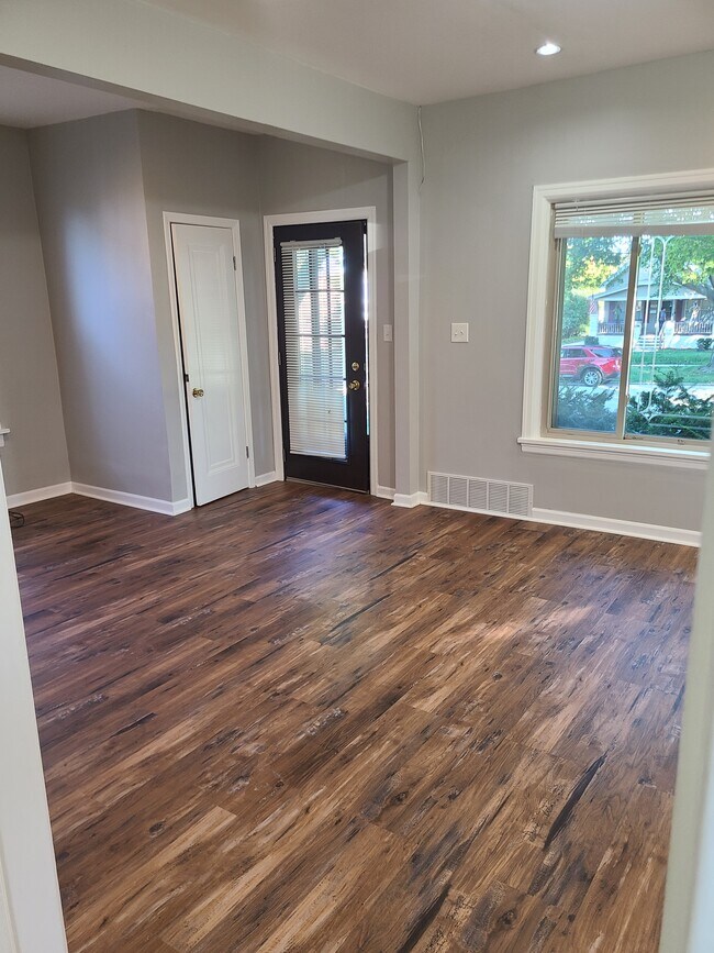 3981 S Pine Ave in Milwaukee, WI - Building Photo - Building Photo