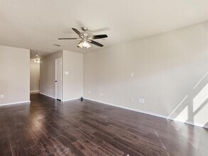 10713 Many Oaks Dr in Fort Worth, TX - Building Photo - Building Photo