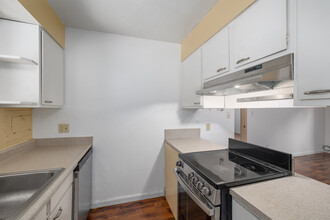 Marquam Terrace Apartments in Portland, OR - Building Photo - Interior Photo