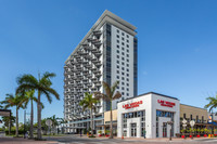 5250 Paseo in Doral, FL - Building Photo - Building Photo