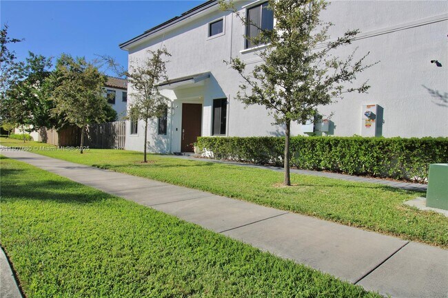 23380 SW 110th Ct in Princeton, FL - Foto de edificio - Building Photo