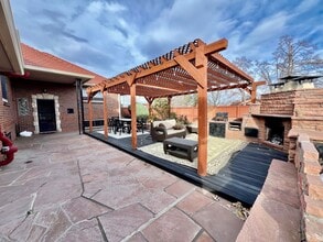 2580 N Monaco St Pkwy in Denver, CO - Foto de edificio - Building Photo