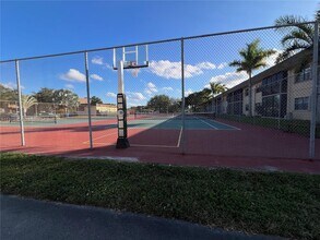 301 Cambridge Rd in Hollywood, FL - Foto de edificio - Building Photo