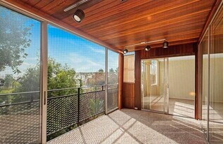 289 S Barrington Ave, Unit A311 in Los Angeles, CA - Building Photo