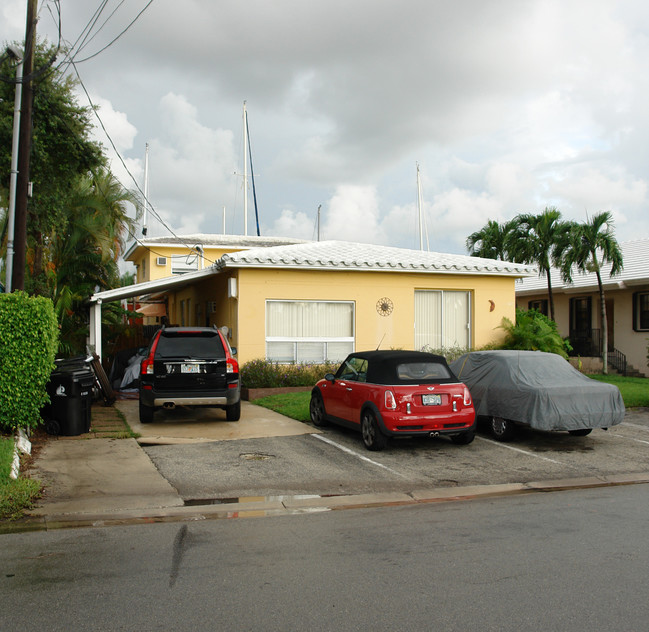 Hendricks Isle Apts. & Docks in Fort Lauderdale, FL - Foto de edificio - Building Photo