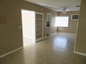 327 S Ocean Blvd in Lake Worth Beach, FL - Building Photo - Building Photo