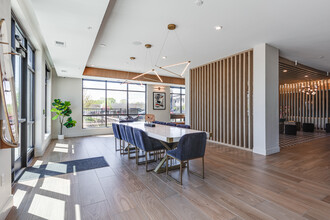 The Isaac in Roseville, MN - Foto de edificio - Interior Photo