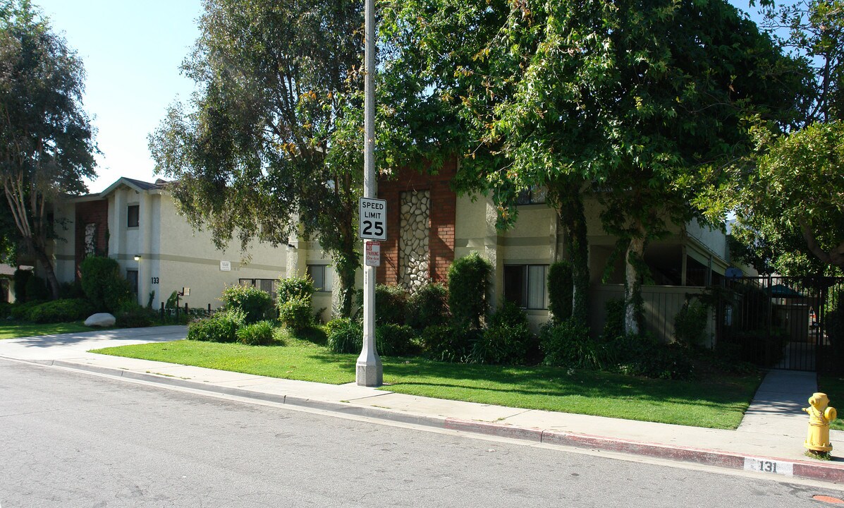 131-133 Montana St in Monrovia, CA - Building Photo