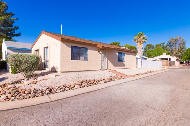 811 S Sunset Vista Dr in Sierra Vista, AZ - Building Photo - Building Photo