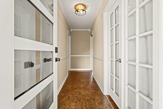 5319 Saxon Dr in Houston, TX - Building Photo - Building Photo