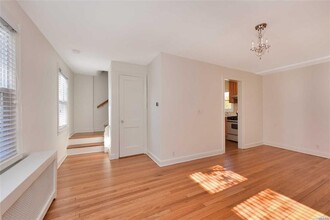 30 N Maryland Ave in Port Washington, NY - Building Photo - Building Photo
