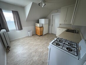 834 Paris Ave NE in Grand Rapids, MI - Foto de edificio - Building Photo