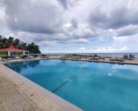 19201 Collins Ave, Unit 302 in Sunny Isles Beach, FL - Foto de edificio - Building Photo