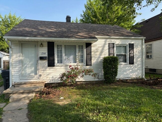 property at 1944 Meadowlark Ave
