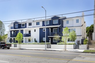 Toluca Village in Toluca Lake, CA - Foto de edificio - Building Photo