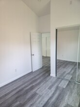 1221 W 47th St, Unit 2 in Los Angeles, CA - Foto de edificio - Building Photo