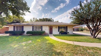 3800 Windridge Dr in Bryan, TX - Building Photo