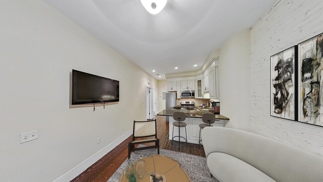 2 Carmel St, Unit 1 in Boston, MA - Foto de edificio - Building Photo