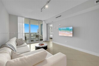 3801 Collins Ave in Miami, FL - Building Photo - Building Photo