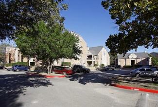 Bandera Crossing in San Antonio, TX - Foto de edificio - Building Photo