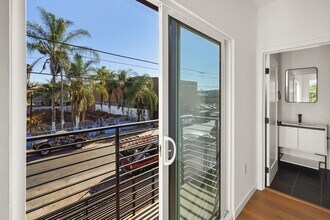 1731 S New Hampshire Ave in Los Angeles, CA - Building Photo - Building Photo