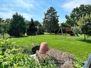 826 Bergquist Dr in Ballwin, MO - Building Photo - Building Photo