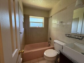 5720 NW 15th St in Lauderhill, FL - Building Photo - Building Photo