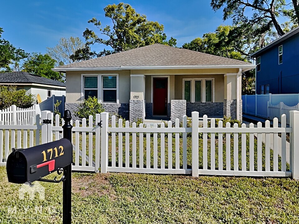 1712 E Lambright St N in Tampa, FL - Building Photo