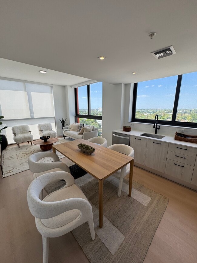 42 NW 33rd St, Unit B1 in Miami, FL - Building Photo - Building Photo