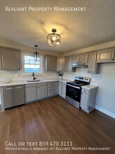 808 Pinoak Dr in Nicholasville, KY - Building Photo - Building Photo