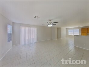 43766 Elm Dr in Maricopa, AZ - Foto de edificio - Building Photo