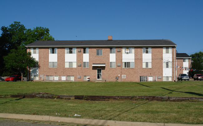 Capital Landings Apartments in Lansing, MI - Building Photo - Building Photo