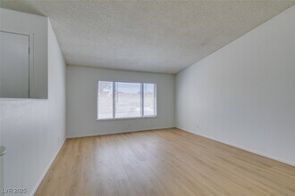 5656 Maceta Ave in Las Vegas, NV - Building Photo - Building Photo