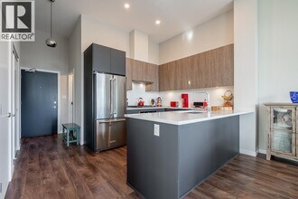 621-621 Regan Ave in Coquitlam, BC - Building Photo - Building Photo