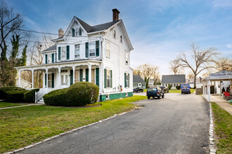 80-86 Broadway in Amityville, NY - Building Photo - Building Photo