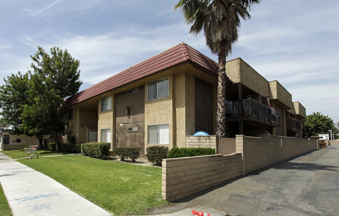 The Quad Apartments in Ontario, CA - Foto de edificio