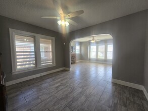 3828 Avenue S 1/2 in Galveston, TX - Building Photo - Building Photo