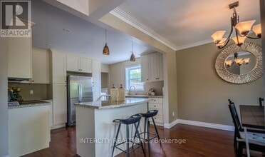 631 Trudale Ct in Oakville, ON - Building Photo - Building Photo