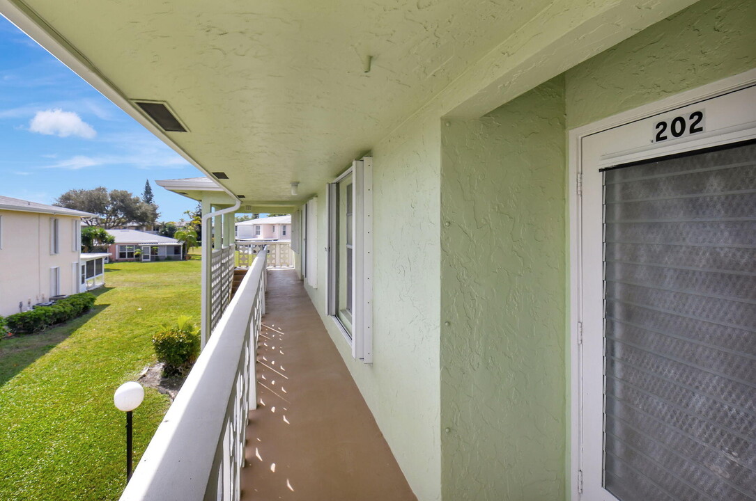 1670 NW 18th Ave in Delray Beach, FL - Building Photo