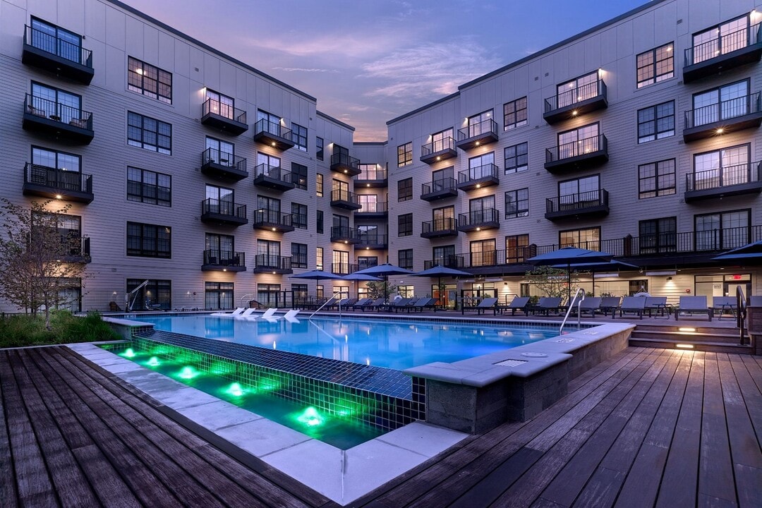 The Wyldes in Harrison, NJ - Foto de edificio